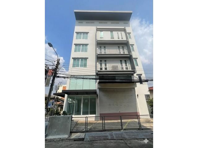 ให้เช่า โฮมออฟฟิศ 4.5ชั้น ใกล้เดอะไนน์ พระราม 9