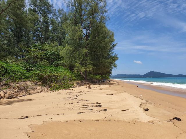 ขายที่ดินแปลงสวย ติดทะเล หาดไม้ขาว อ.ถลาง ภูเก็ต 28 ไร่ ไร่ละ 35 ล.บาท