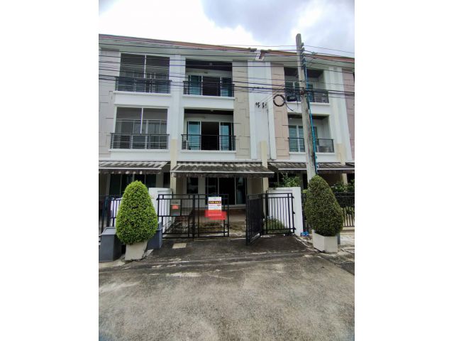 !! ขายทาวน์โฮม สำหรับทำโฮมออฟฟิศ อยู่อาศัยสภาพดี บ้านกลางเมือง เอสเช็นส์ ศรีนครินทร์