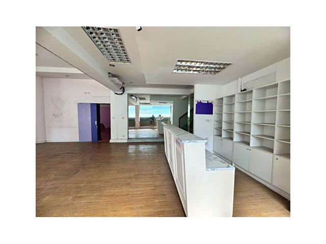 ให้เช่าพื้นที่สำนักงาน ชั้น 1 และชั้นลอย อาคารโล่งสวย ติดถนนรามคำแหง (N.1920)