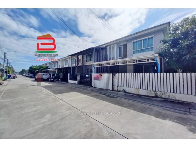 ทาวน์เฮาส์ หลังมุม โครงการ พฤกษาวิลล์ 60 เนื้อที่ 23.7 ตรว. ถนนหลวงแพ่ง ต.ศีรษะจรเข้น้อย อ.บางเสาธง จ.สมุทรปราการ