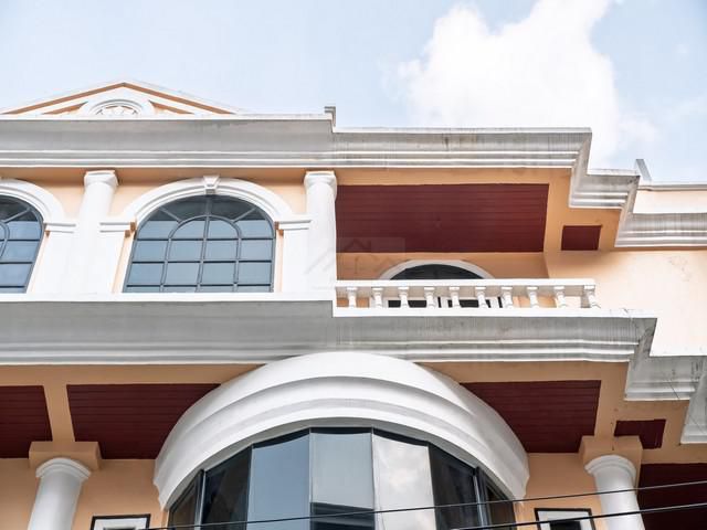 ให้เช่าทาวน์โฮมหรู 5 ชั้น ย่านทองหล่อ 400 ตร.ม 5 ห้องนอน ซอยทองหล