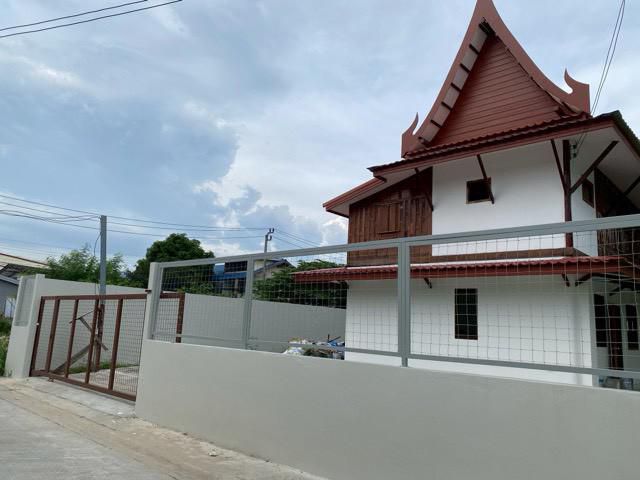 ให้เช่าบ้านเดี่ยวสร้างใหม่ 2 ชั้น เนื้อที่ 100 ตารางวา ซอยลาดพร้าว 101 เหมาะอยู่อาศัยและทำสำนักงาน จอดรถได้ 4คัน