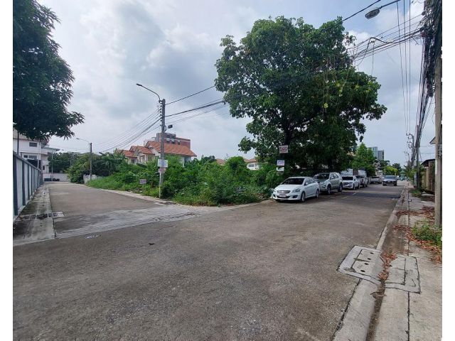 ให้เช่าที่ดิน ถนนลาดพร้าว 126 เนื้อที่ 170 ตารางวา เหมาะทำโกดังเก็บของ ที่ แขวงพลับพลา เขตวังทองหลาง กรุงเทพฯ