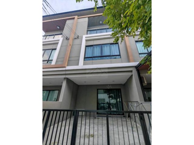 ให้เช่าทาวน์โฮม 3 ชั้น พรีเมียม เพลส พหลโยธิน-รามอินทรา ใกล้BTSสา