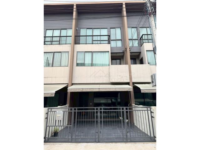 ขายทาวน์โฮม 3 ชั้นสุดหรู บ้านกลางเมือง ลาดพร้าว-เสรีไทย 52 ต้นซอย