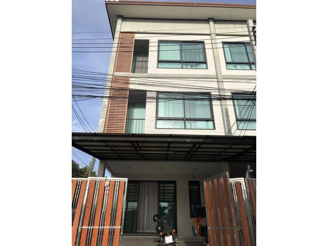 ขายทาวน์โฮม 3 ชั้น หลังมุม 42 ตรว. 4 ห้องนอน ปุณณวิถี31 สุขุมวิท1