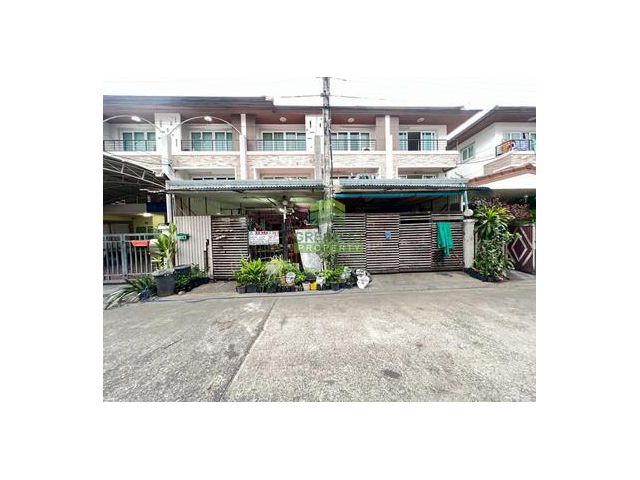 ขายทาวน์โฮม 3 ชั้น 2 หลัง แยกขายได้ หมู่บ้านนิรันดร์ อเวนิว นวมินทร์ 51 หลังละ 29.60 ตร.ว. ทำเลดี ราคาคุ้ม