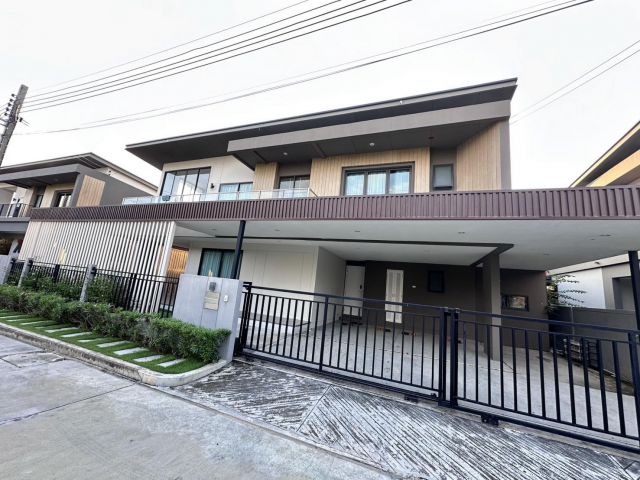 U1387 ให้เช่าบ้านเดี่ยว 2 ชั้น บ้านหรูย่านศาลายา ปิ่นเกล้า บ้านพร้อมเฟอร์ครบ ทำเลดีเดินทางสะดวกเข้าออกได้หลายทาง