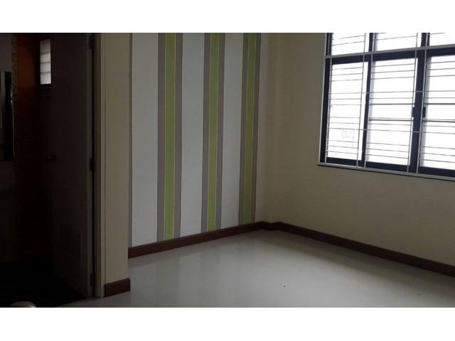 ขายบ้านแฝดมือสองพานทอง โครงการรินรดา ชลบุรี