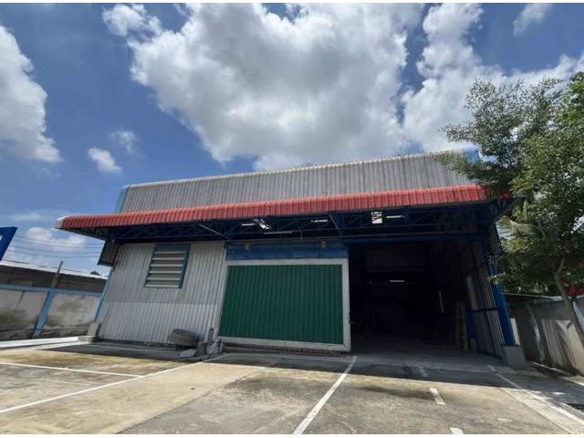 ให้เช่าโกดังคลังสินค้า พร้อมออฟฟิศ 440 ตร.ม. ถนนคุ้มเกล้า–ลาดกระบัง  ใกล้สุวรรณภูมิ ลานจอดรถด้านหน้าพื้นที่น้ำไม่ท่วม