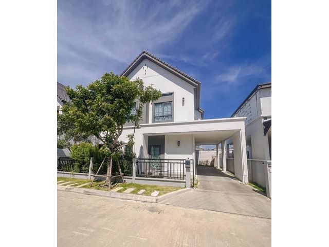 ปล่อยเช่า บ้านเดี่ยว 2 ชั้น พร้อมอยู่ หมู่บ้าน Centro บางนา เฟ