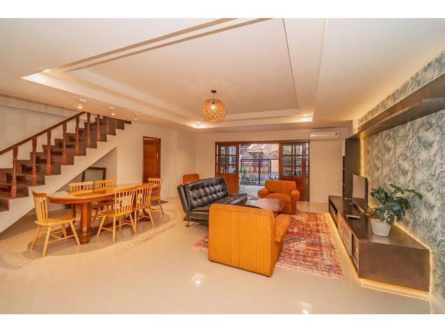 ให้เช่าทาวน์โฮมหรู 5 ชั้น ใจกลางเมือง ทองหล่อ เอกมัย