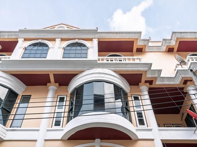 ให้เช่าทาวน์โฮมหรู 5 ชั้น ย่านทองหล่อ 400 ตร.ม 5 ห้องนอน ซอยทองหล