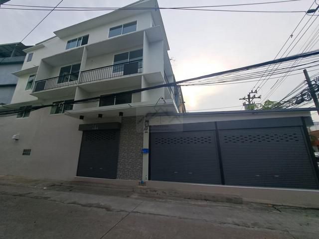 ให้เช่าอาคารพาณิชย์4ชั้นห้องมุม 288ตรม ติดถนนใหญ่อ่อนนุช20 รีโนเว