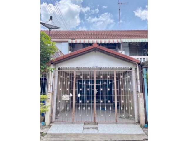 ขายทาวน์แฮ้าส์2ชั้น ทำเลดี หมู่บ้านพระปิ่น3 อ.บางใหญ่ สภาพดี แหล่งชุมชน สิ่งแวดล้อมดี เข้าออกได้หลายทาง เดินทางสะดวก เจ้าของขายเอง