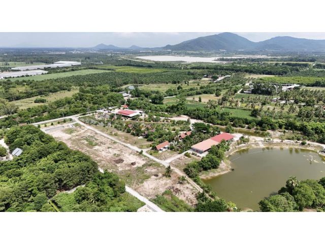 ขายที่ดินคลองกิ่ว หลังเทศบาลบ้านบึง 8 ไร่ ติดถนนลาดยาง ใกล้ถนนเส้น 3138 - 1.9 กม. จ.ชลบุรี