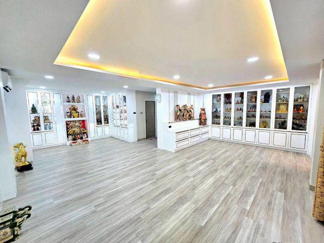 ขาย/ให้เช่า บ้านเดี่ยวหลังริม 2 ชั้น หมู่บ้านวันวรา 2 ติดถนนสายไหม ขนาด 5 ห้องนอน 57 ตร.ว. เขตสายไหม