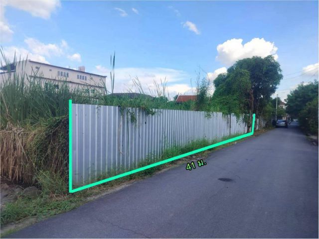 R68-081ขายที่ดิน 398 ตรว.ย่านรามอินทรา ทำเลดี เข้าออกได้ทั้งซอยรามอินทรา 5 แยก8และซอยรามอินทรา 19 แยก 19 หน้ากว้างที่ดินประมาณ41 เมตรกว่าๆ