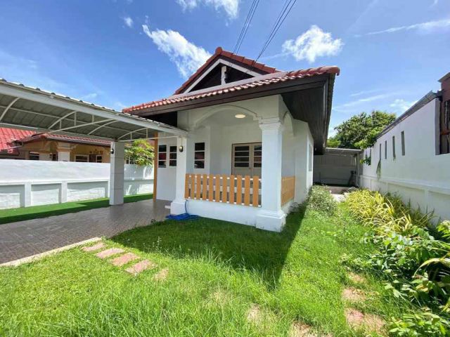 H951 ขายบ้านเดี่ยว 2 ห้องนอน ในโครงการ มีพื้นที่สวน ซอยบ่อนไก่ สัตหีบ