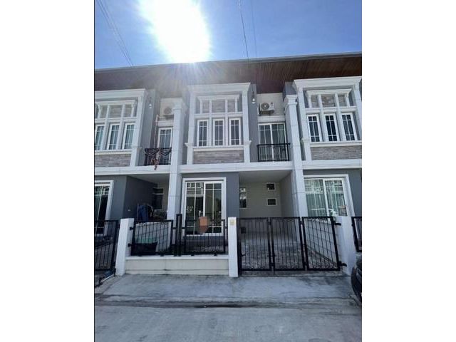 ขายทาวน์เฮ้าส์มือสองเมืองชลบุรี โครงการโกลเด้นทาวน์ อ่างศิลา-สุขุ