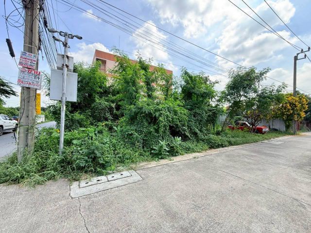 ขายด่วนที่ดิน 108 ตรว ติดถนนคอนกรีตสาธารณะ ซ.รามอินทรา 65 แยก 2-2-10 เขตบางกะปิ กทม.