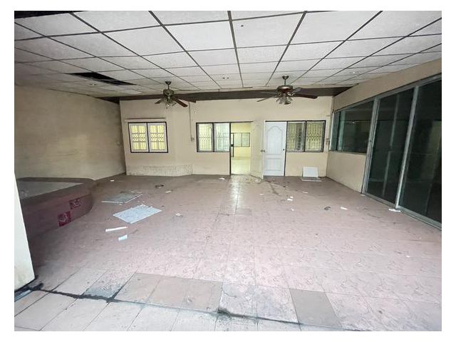 ขายทาวน์เฮ้าส์ชั้นเดียว 2 หลังตีทะลุ หมู่บ้านรัชธานี ลาดพร้าว101แ