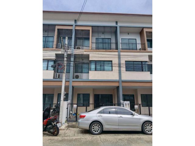 ขายทาวน์โฮม 3 ชั้น หมู่บ้านซิตี้พลัส หนองจอก 3 ห้องนอน 3 ห้องน้ำ ถ.ผดุงพันธ์ ติดตลาดสดหนองจอก ราคาถูกในย่านนี้