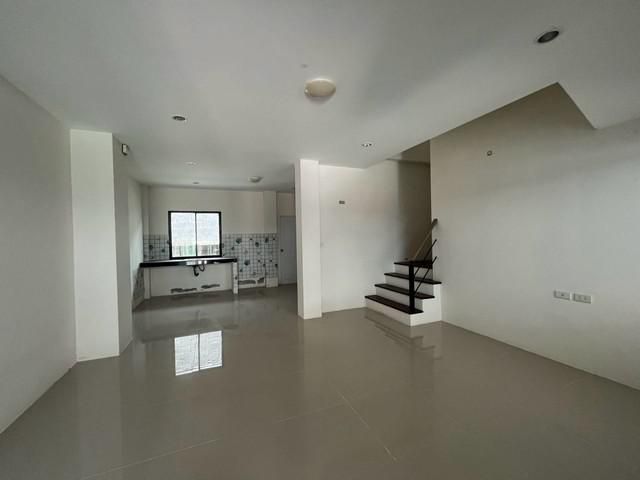 ขายทาวน์เฮ้าส์มือสองพานทอง   โครงการสิรัชชา อีสท์ตัน ทาวน์ ชลบรุี