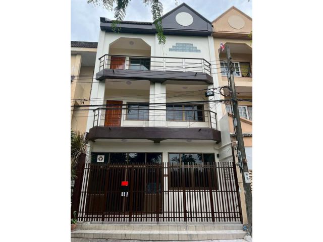 ให้เช่าทาวน์เฮ้าส์ 3 ชั้นหลังใหญ่ 3 ห้องนอน สุขุมวิท 48 ใกล้ BTS