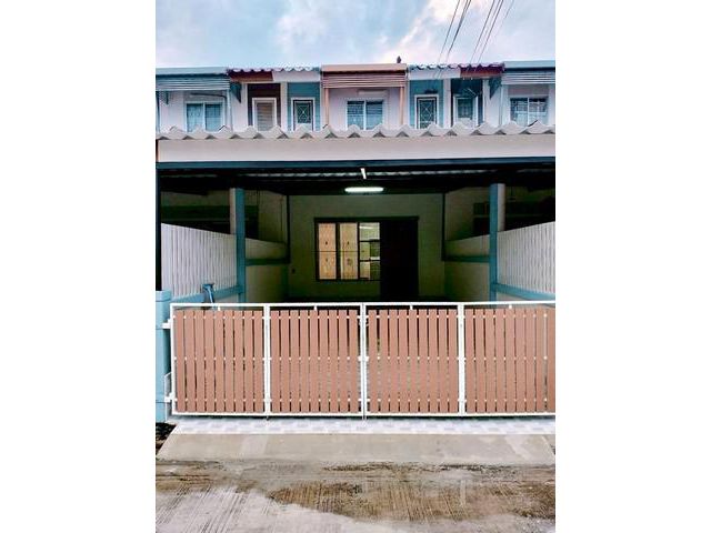 ขายบ้านนาป่าชลบุรี ขายทาวน์เฮ้าส์ 2 ชั้น แฟมิลี่ซื้ตี้นาป่า