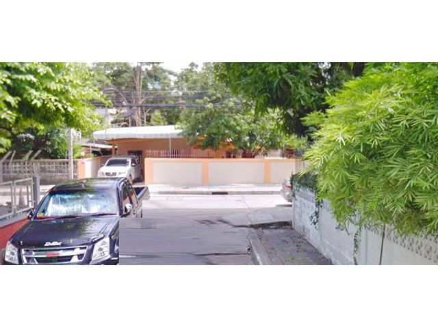 BTS เซนต์หลุยส์ 750 ม.6นอน รร.นานาชาติเซนต์แอนดรูส์ สาทร 2.0 กม.