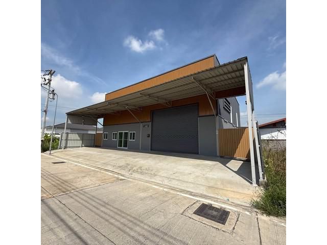 ให้เช่าโกดังพร้อมออฟฟิศ และห้องพัก มีแอร์ 100 ตรว. ย่านคลองสอง ปท