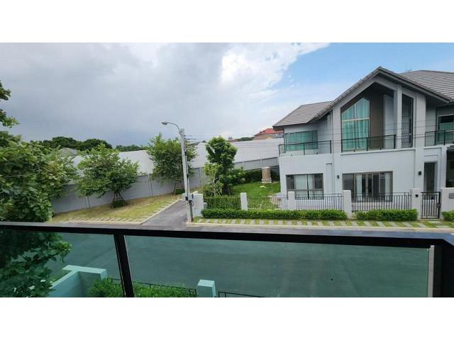 P1651 ขาย ให้เช่า บ้าน บางกอก บูเลอวาร์ด ซิกเนเจอร์ ลาดพร้าว-เสรี