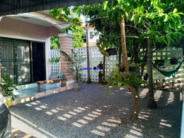 บ้านเดี่ยว 2 ชั้น พื้นที่ 79 ตารางวา ใกล้ 89พลาซ่า ด้านข้างโรงพักแม่ปิง ไปสนามบินเพียง 10 นาที พิกัด GPS 18.751167, 99.0