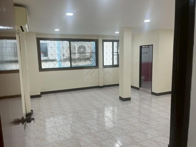 P1657 ให้เช่าทาวน์โฮม 3 ชั้น หลังใหญ่ 3 ห้องนอน ซอยสุขุมวิท 48