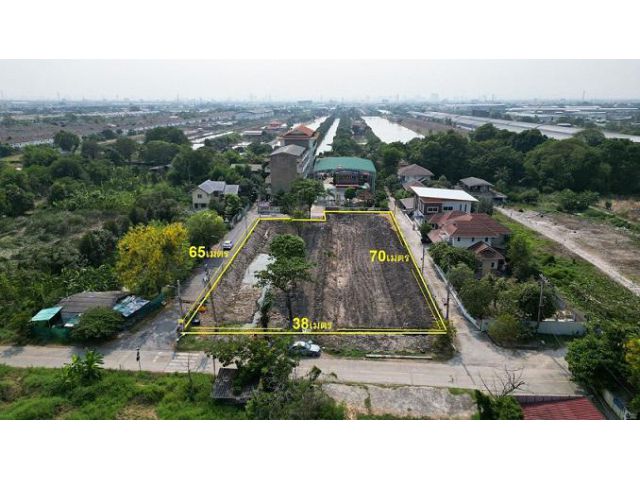 ขายที่ดิน เนื้อที่ 682 ตรว. ซอยพัฒนาชนบท2 ร่มเกล้า ลาดกระบัง ติดถนน แปลงห้วมุม