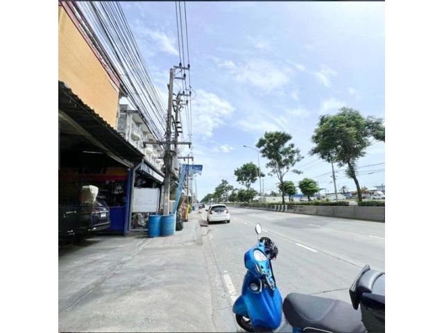 ตลาดบ้านฟ้า .นิมิตรใหม่ มีพื้นที่ด้านหลัง กว้าง  29ตร.วา. 359 ตร