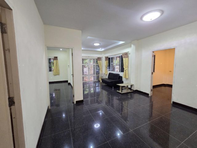 ขายบ้านเดี่ยว ชั้นเดียว บนเนื้อที่ 52.5 ตรว. หมู่บ้านซื่อตรง สาริน พร้อมเข้าอยู่