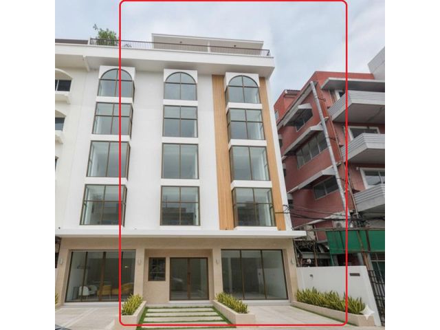 อาคาร 5ชั้น หัวมุม 2คูหา 640ตร.ม.3-4จอดรถ MRTลาดพร้าว101 300ม.