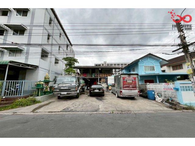 ขายที่ดินพร้อมสิ่งปลูกสร้าง 61ตรว.ลาดพร้าว 136 ใกล้ MRT สีเหลืองสถานีบางกะปิ