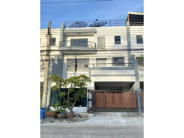 ให้เช่าทาวน์โฮม 3 ชั้น 4 ห้องนอน ม.ไพร์มเพลส สุขุมวิท 105 ซอยลาซา