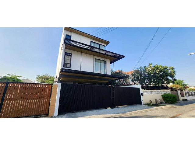 ขายบ้านเดี่ยว 4 ชั้นสไตล์โมเดิร์น รามอินทรา 8 ใกล้รถไฟฟ้า