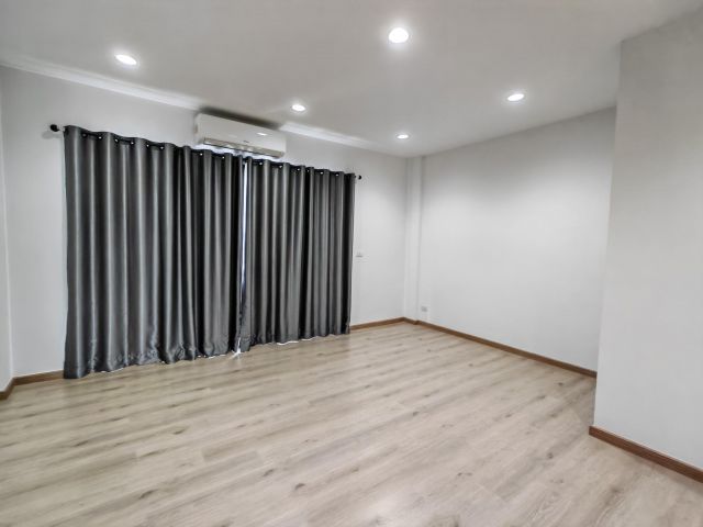 เช่าทาวน์โฮม 3 ชั้น ใกล้ BTS สายหยุด โครงการ Premium Place พหลโยธิน รามอินทรา