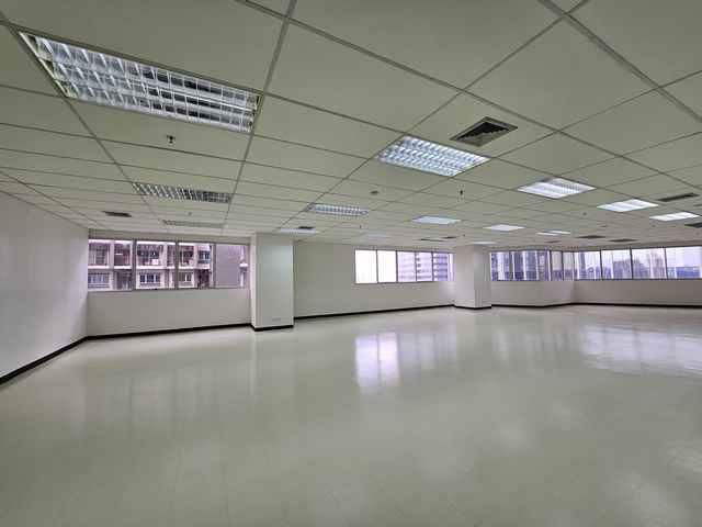 ออฟฟิศให้เช่า อาคารเล้าเป้งง้วน 1 ถนนวิภาวดี ชั้น 21 วิวเมือง