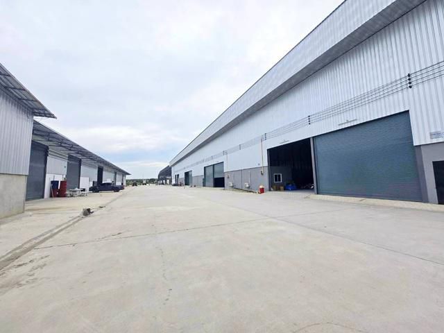 ให้เช่าโกดัง ออฟฟิศ 1,100ตร.ม ตลาดแครายพลาซ่า 380ม. รร.ทานตะวัน