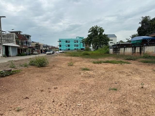 ขาย ที่ดินเปล่า 1 ไร่ รูปแปลงสี่เหลี่ยมผืนผ้า ซอย รังสิตนครนายก39 ถนนกว้าง ใกล้ถนนใหญ่ 200 เมตร ใกล้ฟิวเจอร์ปาร์ครังสิต