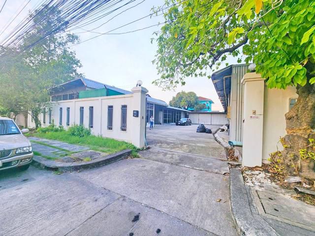 สุขุมวิท77 อ่อนนุช จอดรถได้8-10คัน MRTศรีนครินทร์ 38 4bปีมีครั้ง