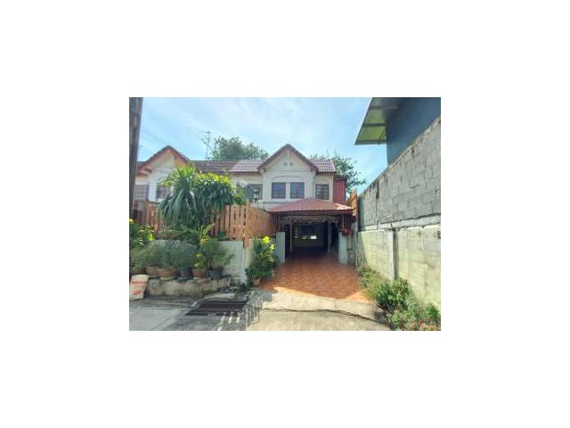 ขายทาวน์เฮ้าส์หลังริม 33 ตร.ว. ครัวใหญ่พิเศษ หมู่บ้านกานดา เพชรเกษม 81 หลังคาเมทับชีททั้งหลัง