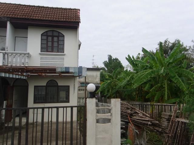 ทาวน์เฮ้าส์ 2 ชั้น ห้องมุม 40 ตรว.หมู่บ้านบัวทองแลนด์ ใกล้แมคโค